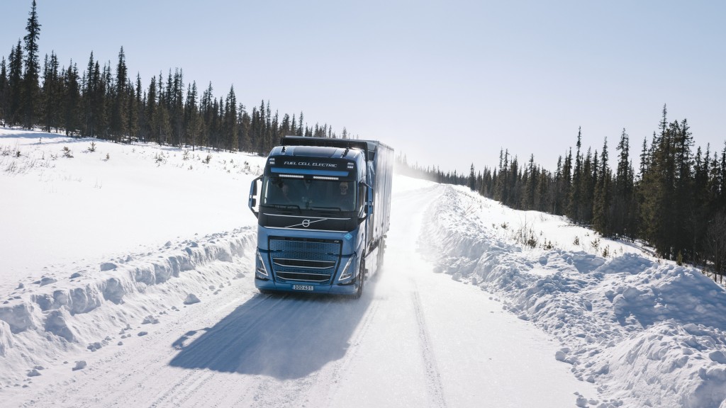 (VIDEO) Volvo Trucks test drives hydrogen fuel cell trucks on freezing public roads