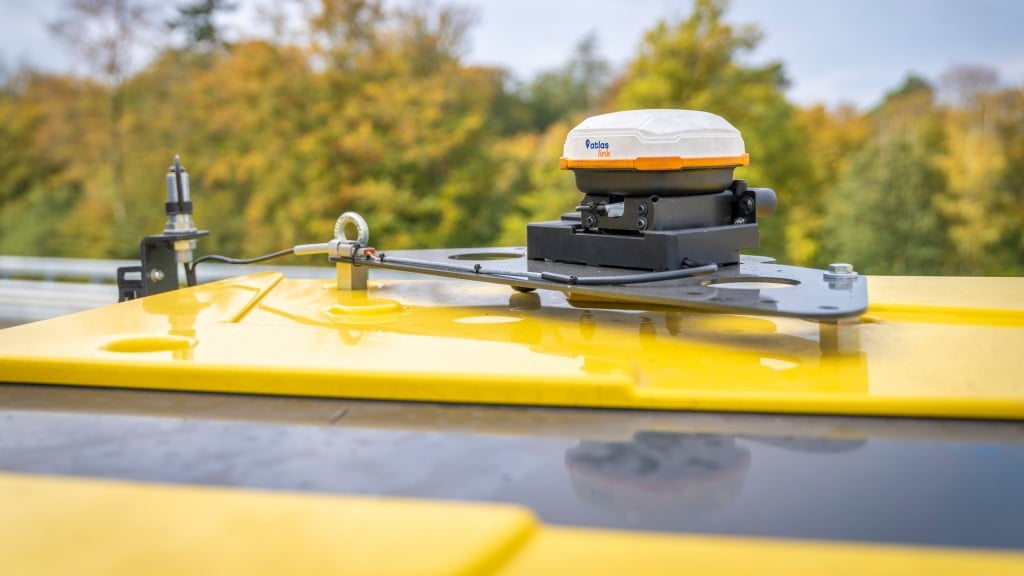 A transmitter on the top of an asphalt roller