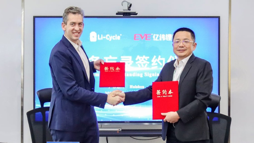 Tim Johnston, Li-Cycle co-founder and executive chair, and Jianhua Liu, EVE Energy co-founder and CEO,
at the signing ceremony.