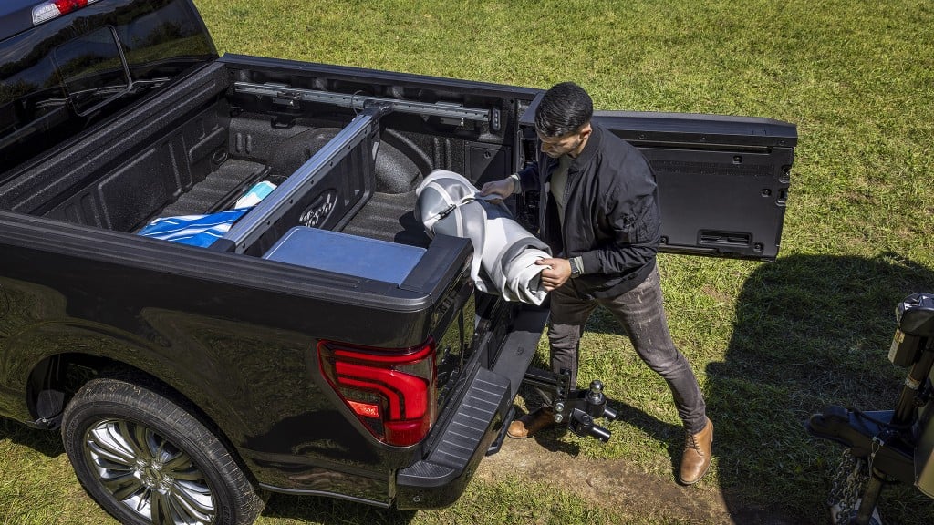 Truck bed storage tool box without key - auto parts - by owner