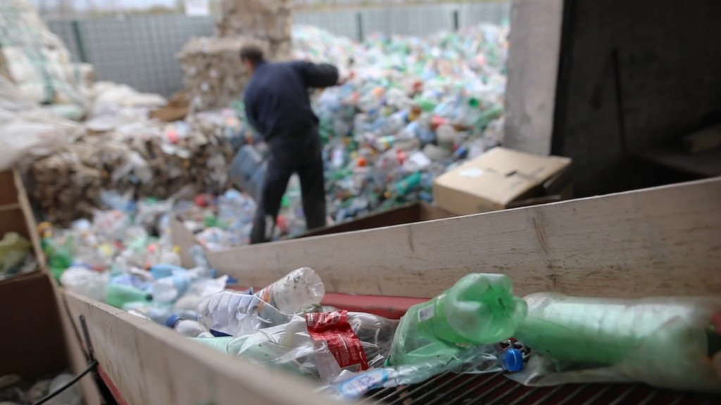 Plastic bottles move up a conveyor