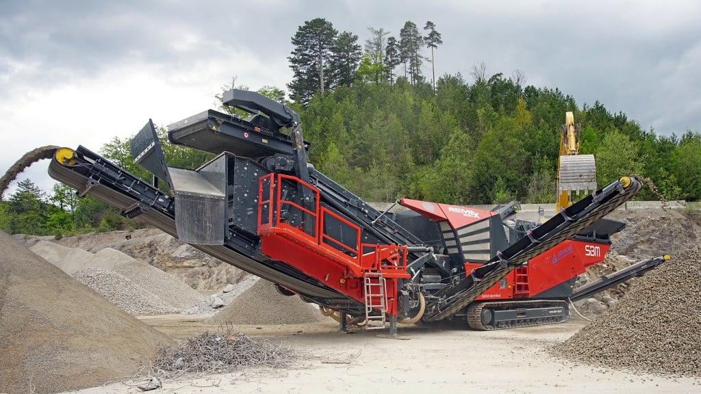 SBM highlights productive diesel-electric power on featured crushers at Hillhead