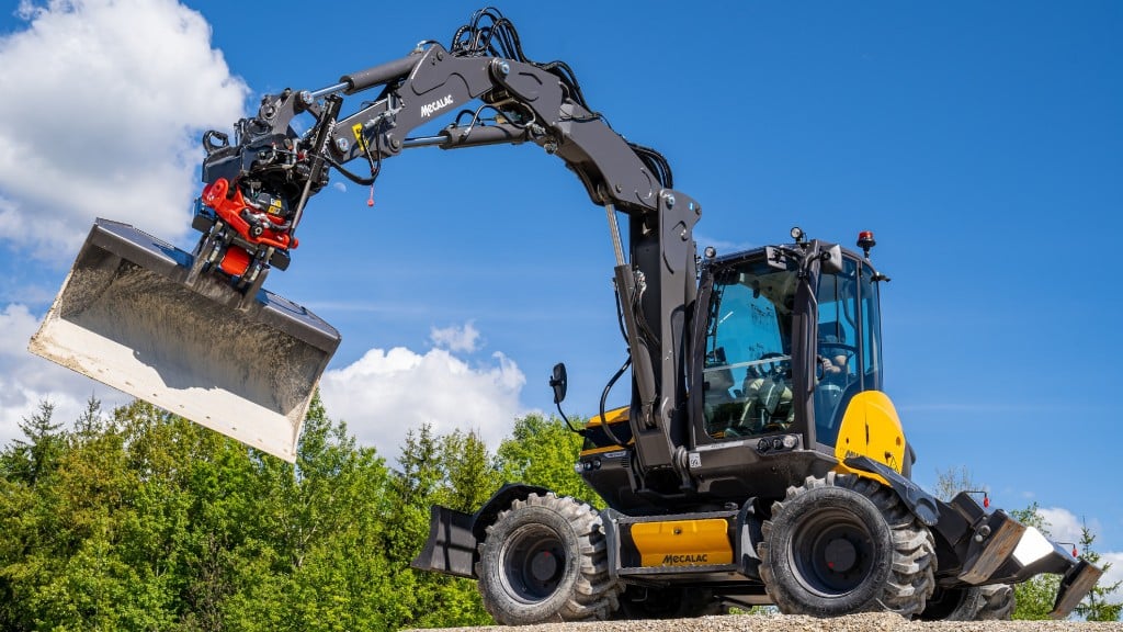 A wheeled excavator has a tiltrotator equipped