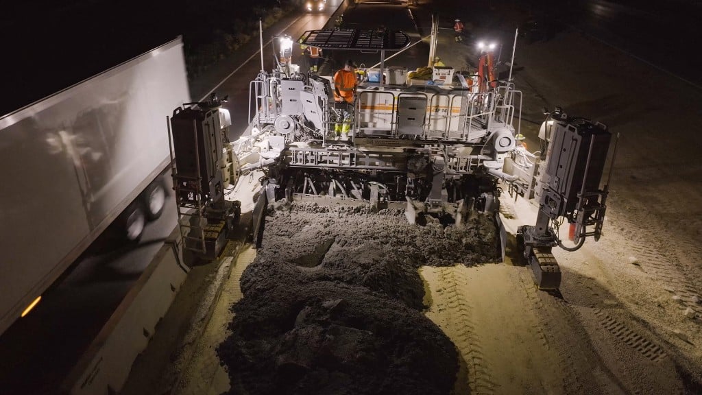Close quarters and tight timing no challenge for Wirtgen slipform paver on interstate project