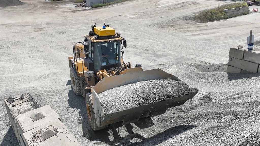(VIDEO) Watch an autonomous loader with Teleo technology at work in an asphalt plant