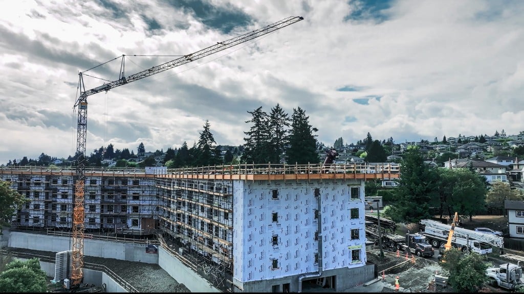 Liebherr fast-erecting crane stands tall at complex Vancouver Island job site