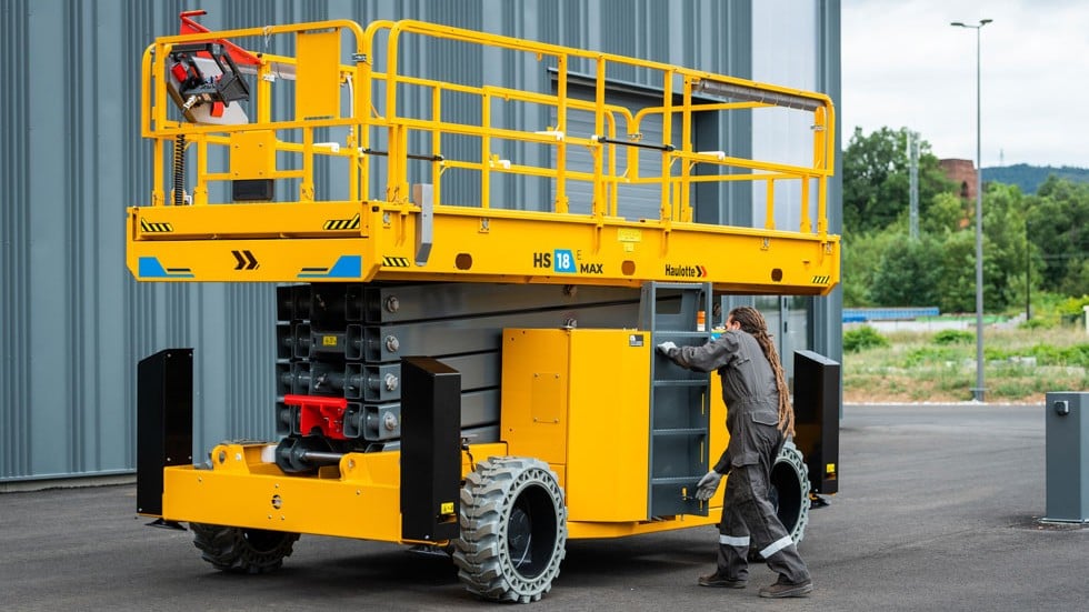 [VIDEO] New Haulotte electric rough-terrain scissor lift can drive at full height with full load