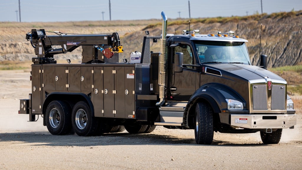 TMAX 3T is the aluminum variation of the steel TMAX Tandem Axle Mechanic Truck that combines the benefits of lightweight construction with enhanced durability.