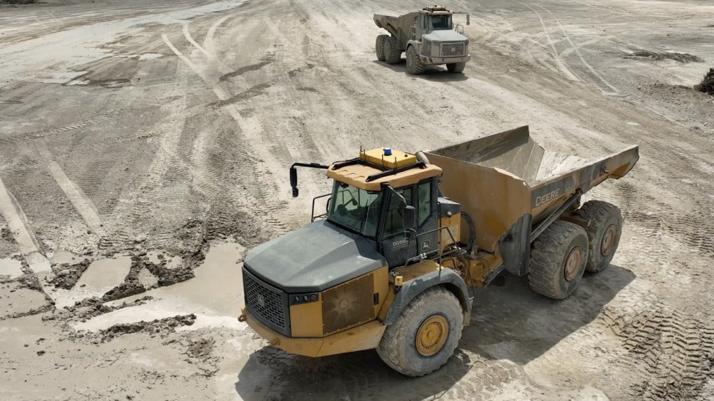 A Teleo-equipped articulated dump truck on Tomahawk Construction’s job site in Naples, Florida.