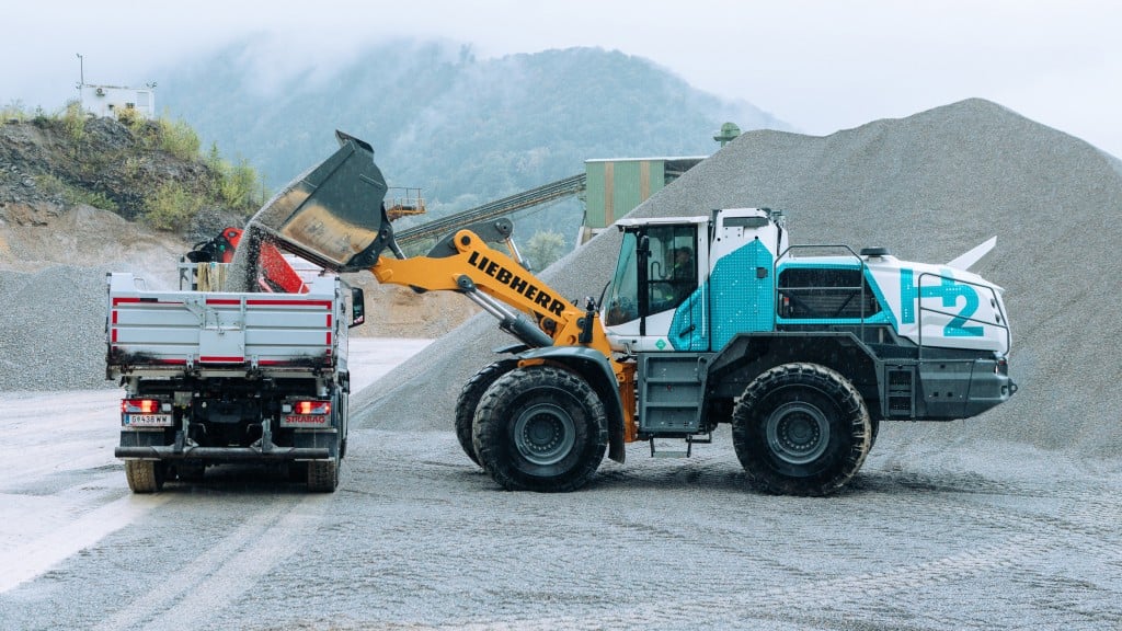 The Liebherr hydrogen-engine large wheel loader will be tested over two years at the quarry.