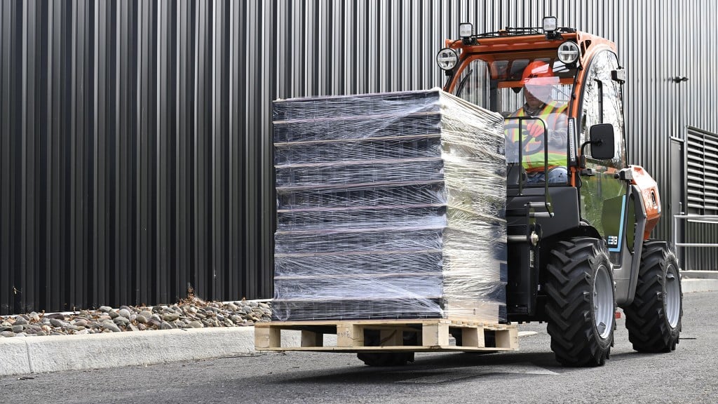The benefits of compact electric telehandlers