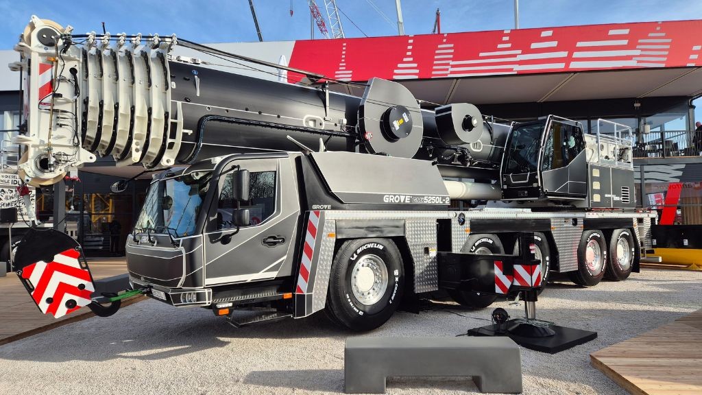 Manitowoc launches prototype for next-generation Grove all-terrain crane