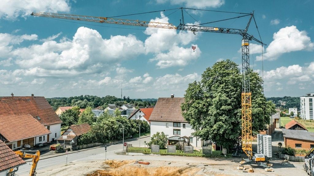 First new Liebherr fast-erecting crane delivered in Munich