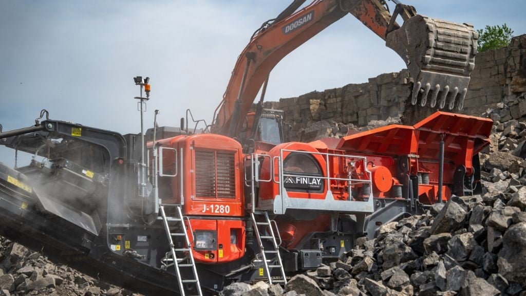 Finlay’s newest jaw crusher balances mobility with size