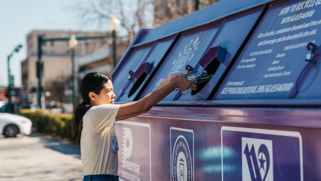 GRF grants divert 5.4 million pounds of glass from landfills supporting eight recovery projects