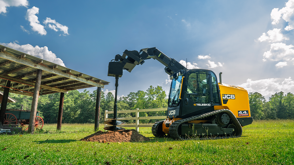 JCB enters the 100+ hp range with its largest compact track loader JCB enters the 100+ hp range with its largest compact track loader