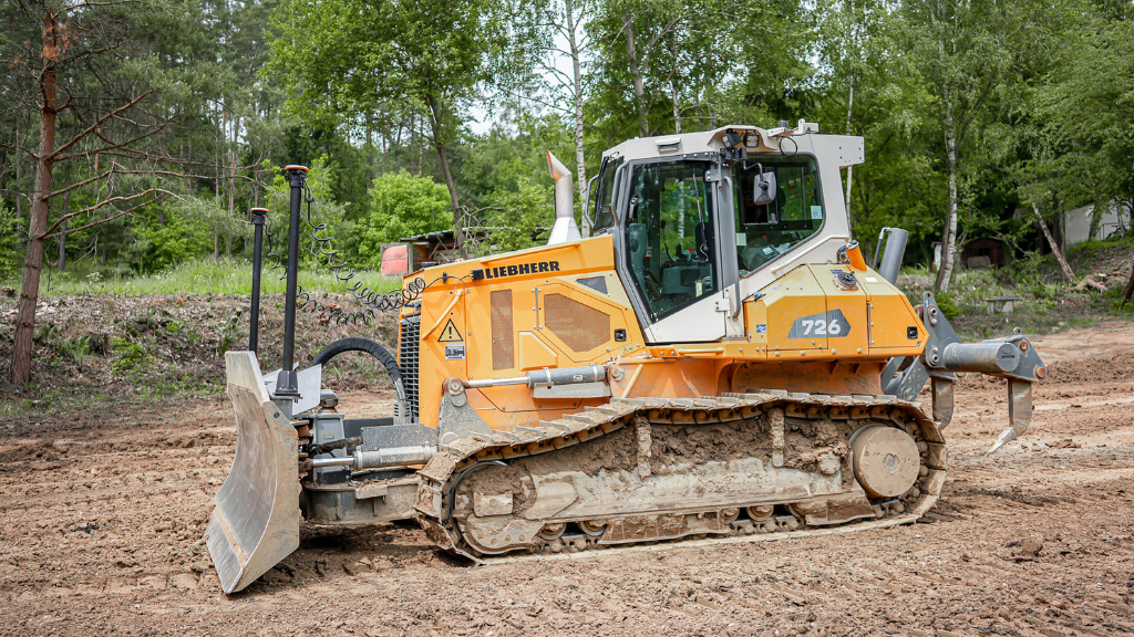 Unicontrol 3D systems are now easy to install on Liebherr G8 crawler dozers
