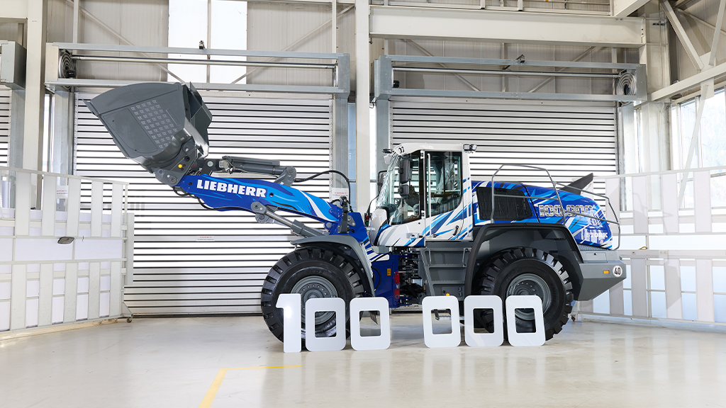 Liebherr celebrates its 100,000th wheel loader produced with custom machine delivery