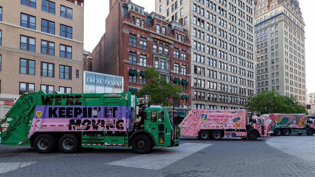 Five hand-painted Mack LR refuse vehicles support NYC’s Trucks of Art program