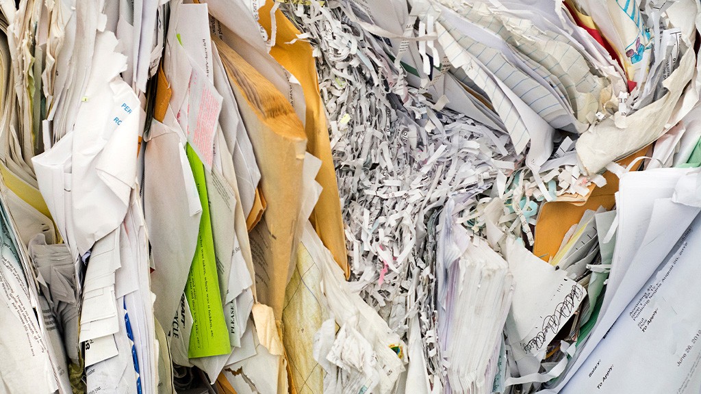 Mixed types of paper in a single bale Mixed types of paper in a single bale
