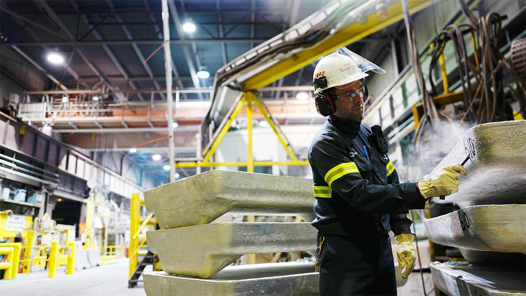 Rio Tinto's $1.5B smelter to add 160,000 tonnes of low-carbon aluminum annually Rio Tinto's $1.5B smelter to add 160,000 tonnes of low-carbon aluminum annually