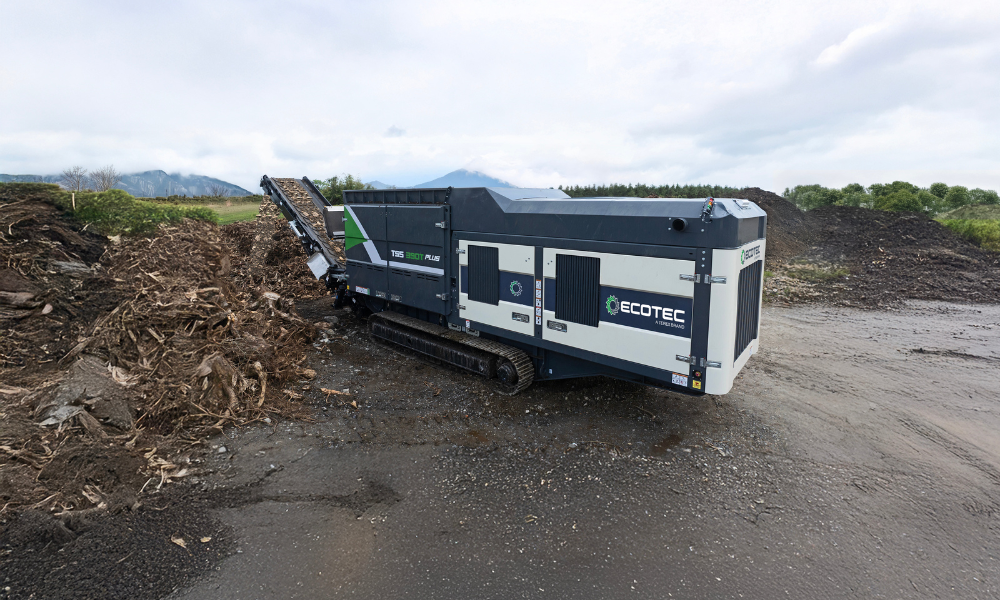 A slow-speed shredder