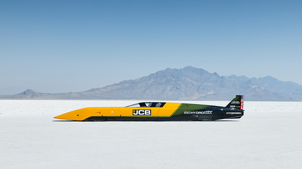 JCB Hydromax beats Dieselmax top speed ahead of FIA world record attempt JCB Hydromax beats Dieselmax top speed ahead of FIA world record attempt
