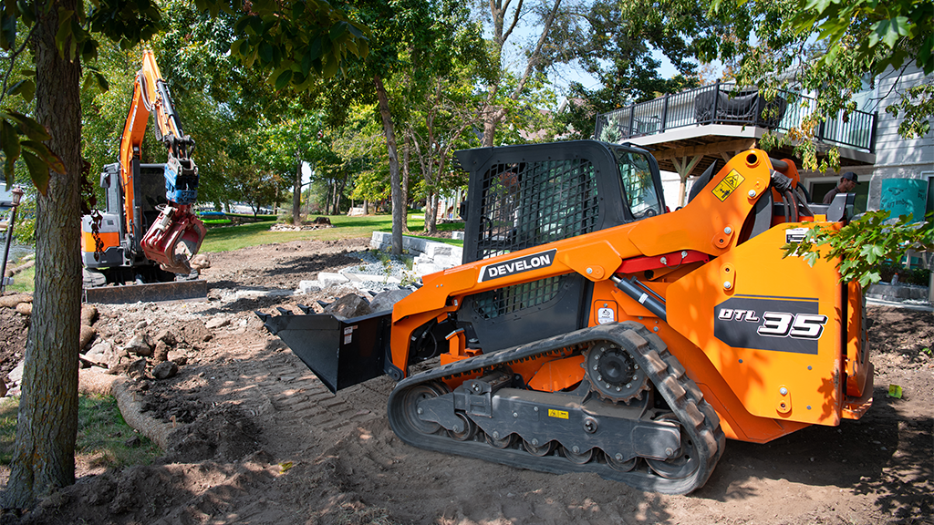 Compare DEVELON CTL specs side-by-side to find the right fit for your job site Compare DEVELON CTL specs side-by-side to find the right fit for your job site