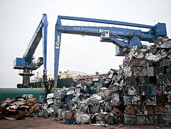 Scrap Rig E-crane allows scrap stockpiling to over 25 metres and cuts loading ...