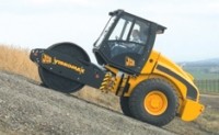 Single drum compactors with excellent grade performance