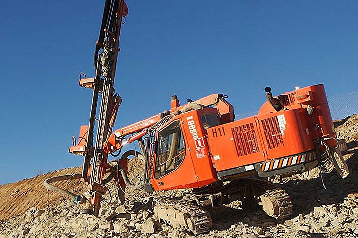 Sandvik Ranger DX800 Drill Rigs | Heavy Equipment Guide