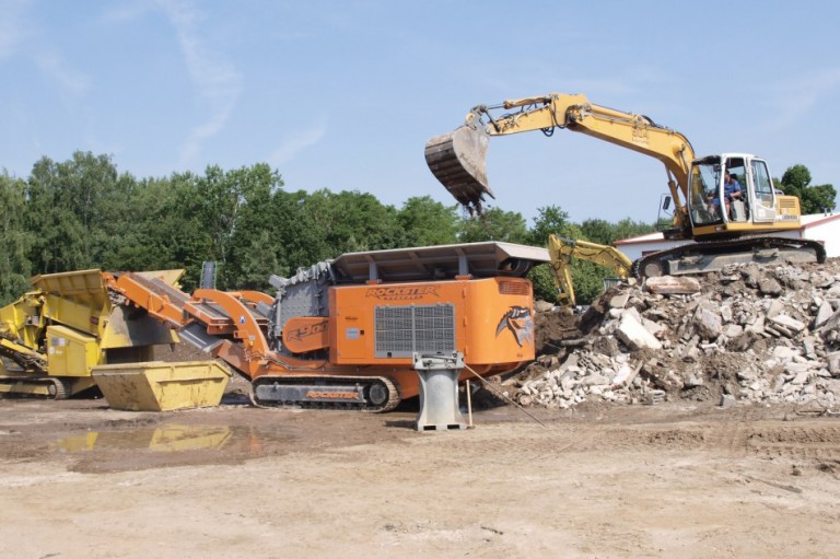 Duplex-System R900 and R800 Track Mounted Impact Crushers Duplex-System R900 and R800 Track Mounted Impact Crushers