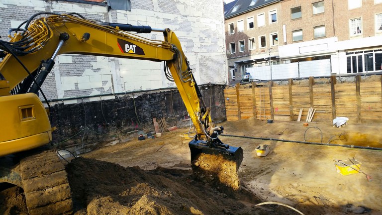 New line of Cat tilt buckets handle range of tasks
