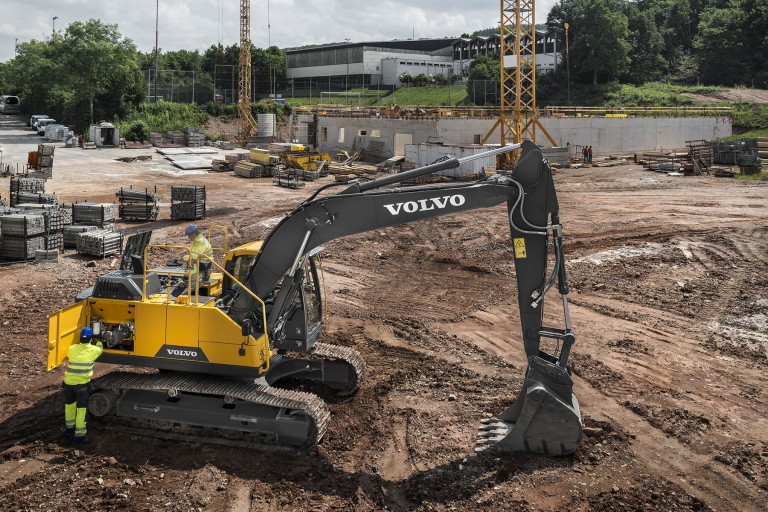 0115/28624_en_b860d_31486_volvo-benefits-crawler-excavator-ec220e-t4f-grouped-filters-2324x1200-copy.jpg