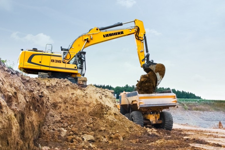 Liebherr Canada R 936 Compact Litronic Excavators | Heavy Equipment Guide