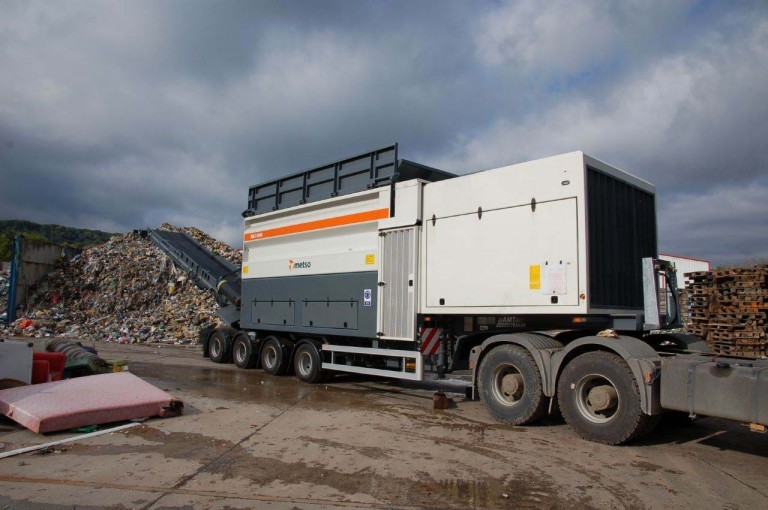 Metso - M&J PreShred 6000 mobile Shredders Metso - M&J PreShred 6000 mobile Shredders