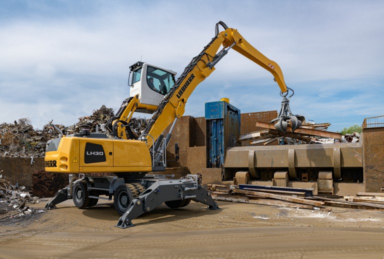 Liebherr scrap handlers on display at ConexpoCon/Agg 2020