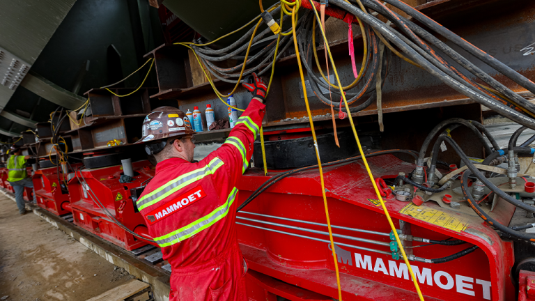 Mammoet skidding system used to replace 10,000-ton bridge in under 24 hours