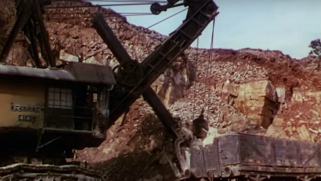 (VIDEO) Giant excavators back Britain's war effort in 1942 film "Teeth of Steel"