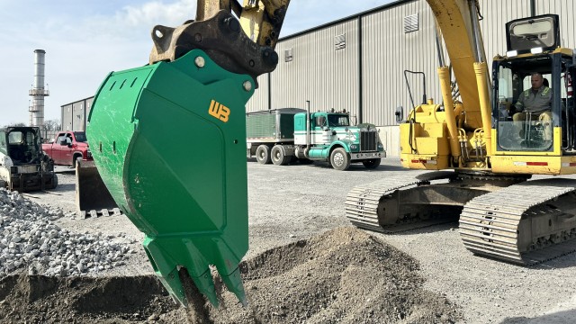 New Reverse V-Line Bucket features more breakout force for shale applications