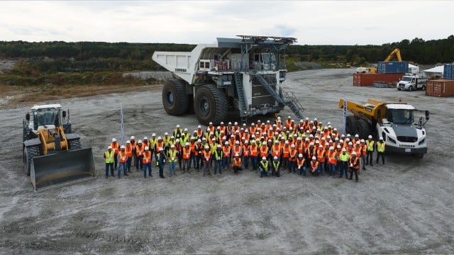 Liebherr’s sales and distribution team gets hands-on earthmoving and material handling training