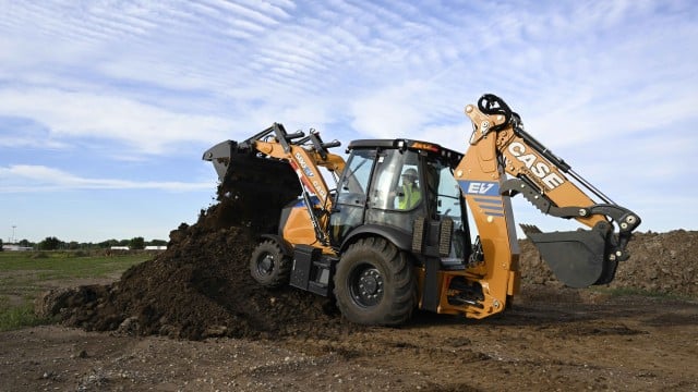 CASE’s industry-first electric backhoe loader earns GOOD DESIGN Award