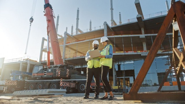 Improve worksite performance by connecting people and equipment through data
