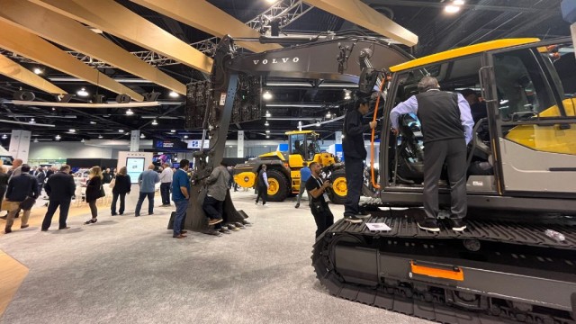 (VIDEO) Get inside Volvo's newest mid-size electric excavator and wheel loader