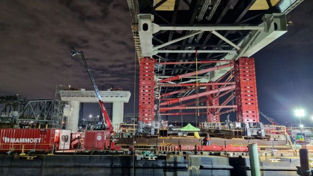 Mammoet used its Mega Jack system on major bridge replacement