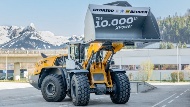Liebherr celebrates its 10,000th XPower wheel loader with customized machine