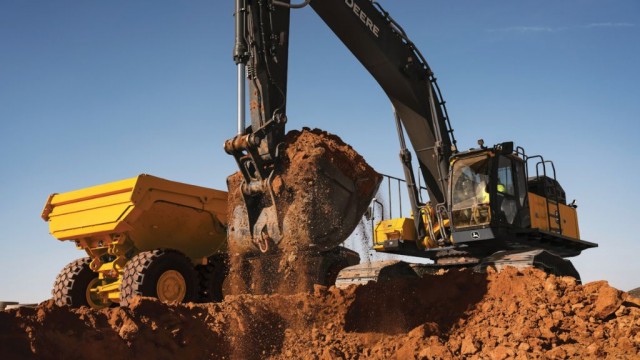 Newest P-Tier excavator from John Deere reduces fuel consumption without sacrificing power