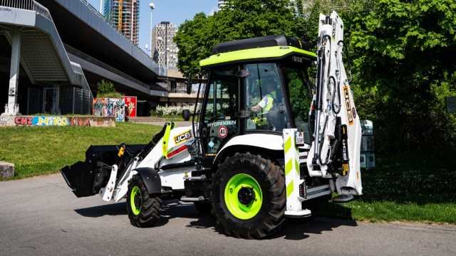 JCB receives full EU approval to sell hydrogen combustion engines