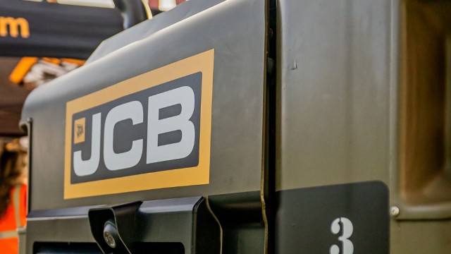 Military-green Teleskid from JCB honours U.S. veterans