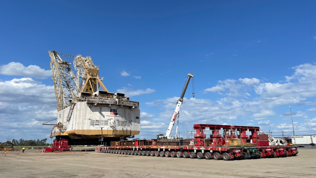 Mammoet successfully relocates a 3,100-tonne dragline using SPMTs